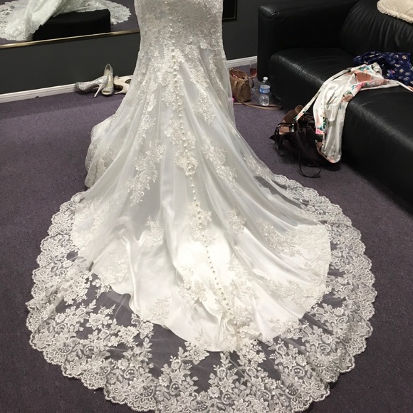 Allure Bridals Wedding dress - Picture 1 of 8